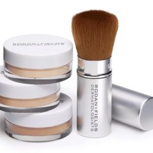 Mineral Peptides (2 Shades) with Brush